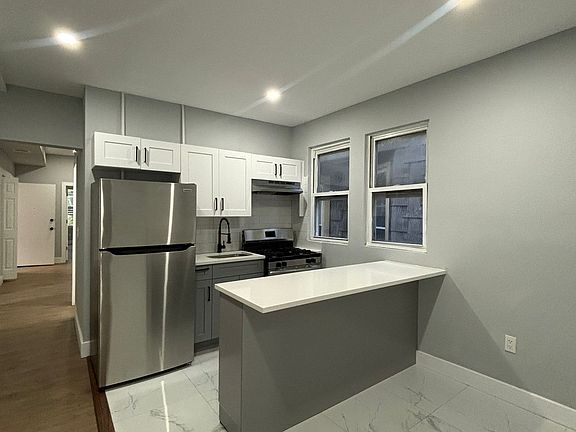 2nd image of 11 William St #3
