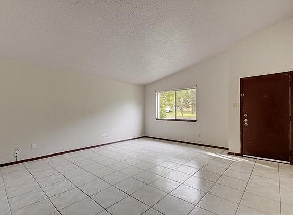 5th image of 2508 Lazy Oaks Dr