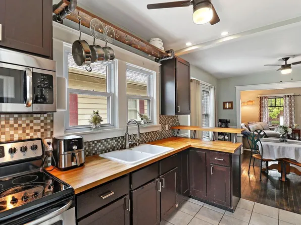 907 11th AVENUE, Union Grove, WI 53182
