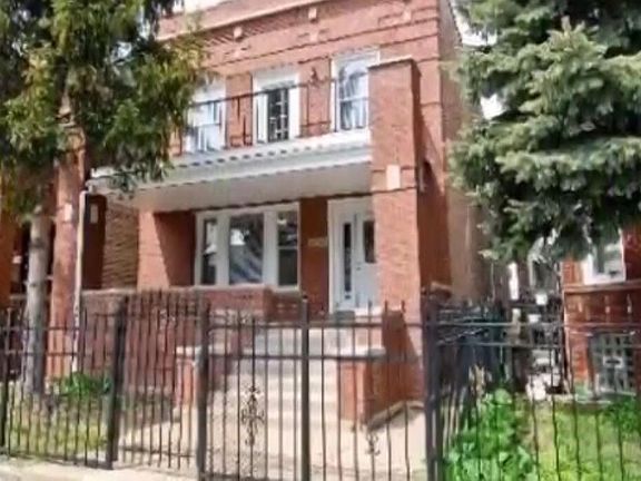 2nd image of 4724 W Van Buren St #2