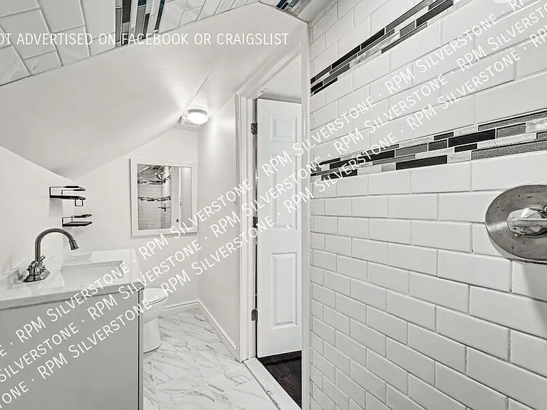 1403 N Altadena Ave — Photo 21