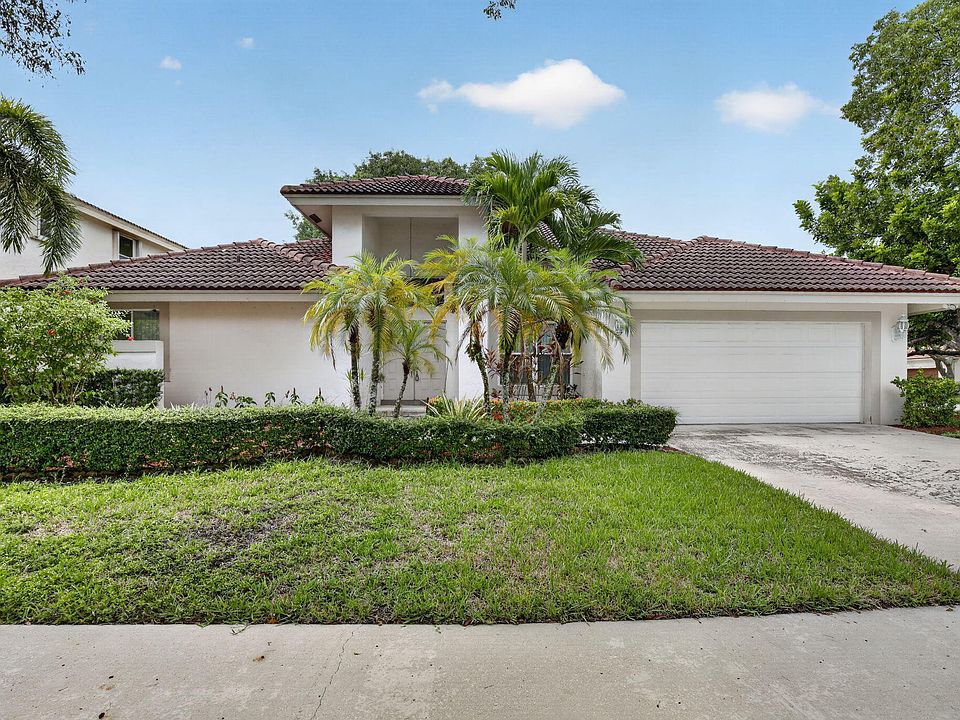 1st image of 924 Spoonbill Cir