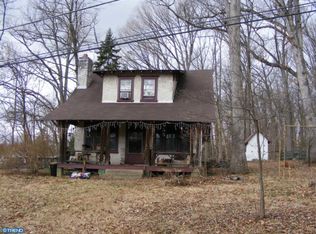 8 Evergreen Ln, Schwenksville, PA 19473