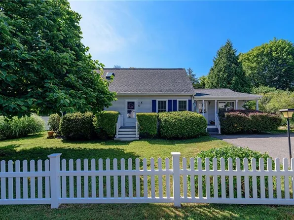 6 Christopher St, South Kingstown, RI 02879