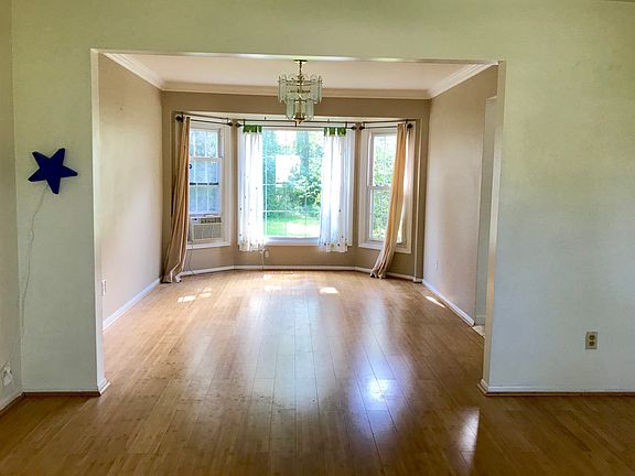 4th image of 23496 Derby Ln