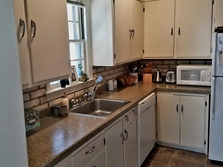 129 N Broadview Ave — Photo 8