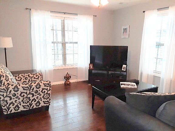 5th image of 408 W Walnut St