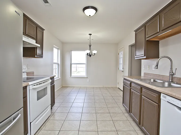 807 Sandrock Rd — Photo 8