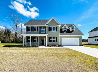 1111 Carteret Manor Dr, Jacksonville, NC 28546