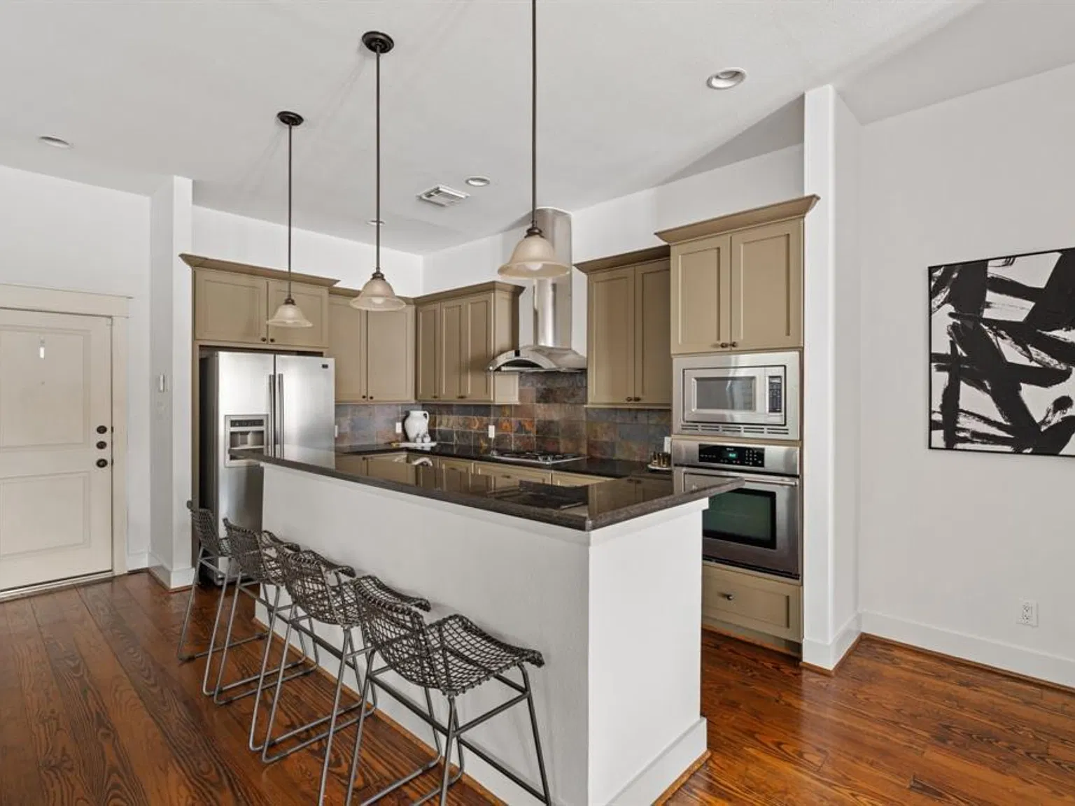 3 bed, 2.5 bath, 2283 sqft, $2,250 — Photo 3