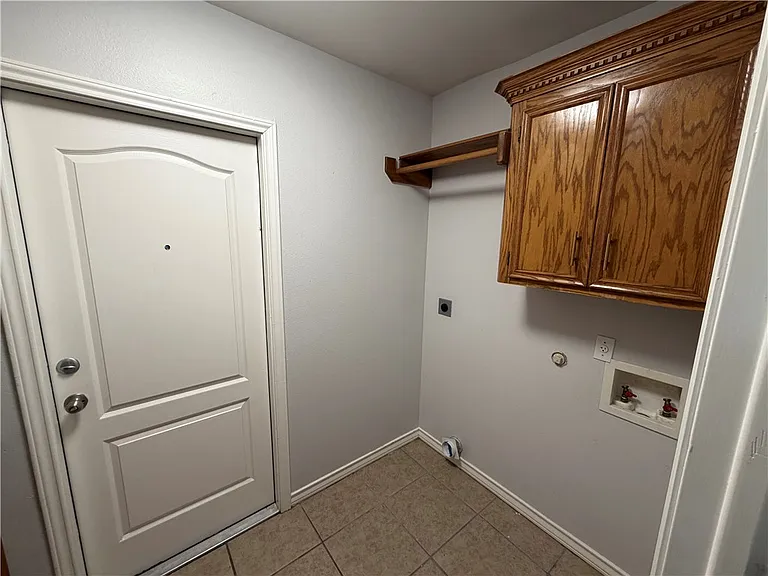 6830 Round Table St — Photo 27