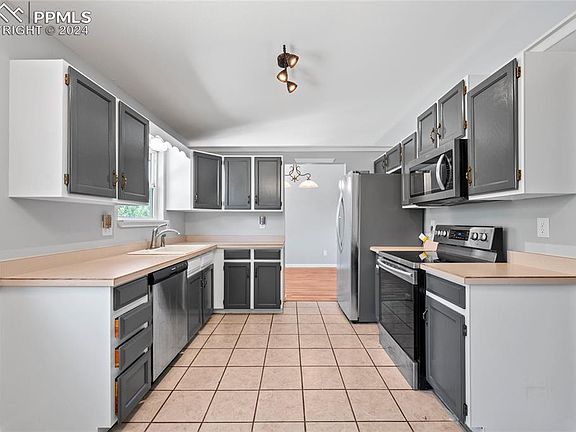 4th image of 5240 Escapardo Way