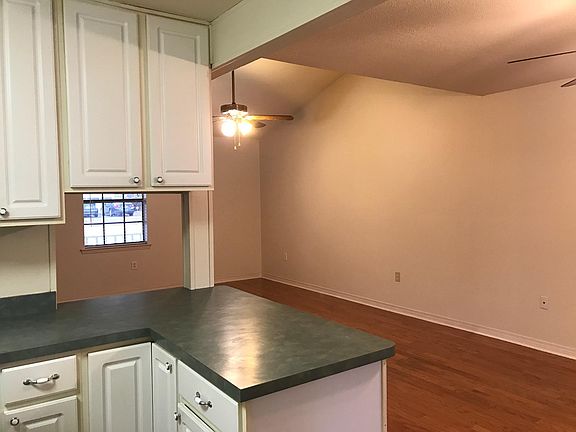 4th image of 212 Driftwood St