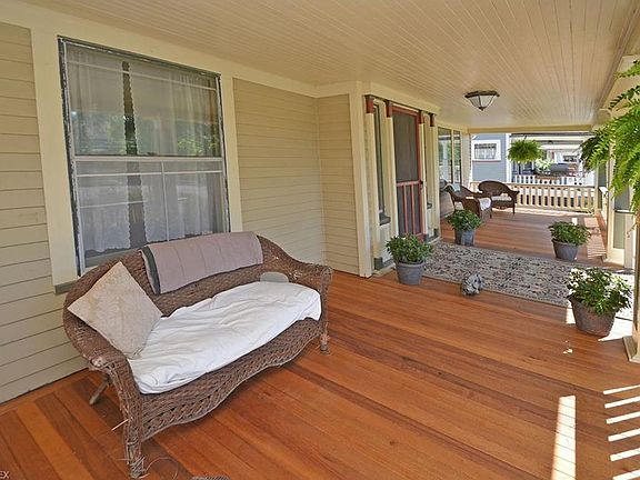 3rd image of 15316 Clifton Blvd
