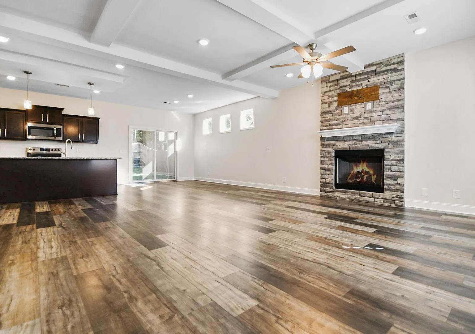 Pet Friendly Four Bedroom! — Photo 2