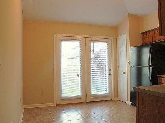 5th image of 748 Pioneer Ln