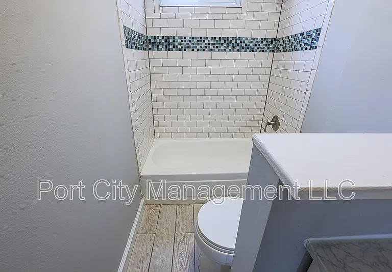 1007 Baylis St — Photo 6