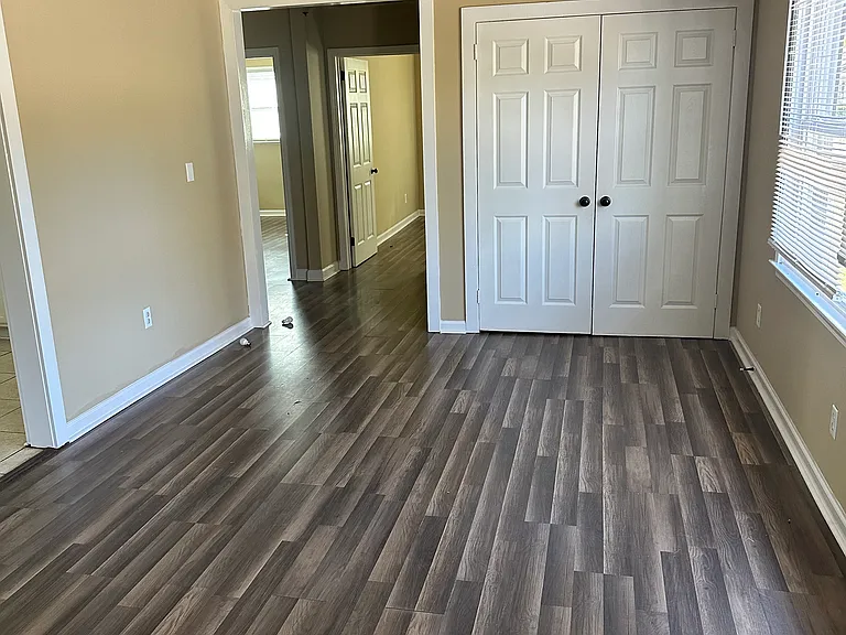 1000 W Lee Rd #B — Photo 3