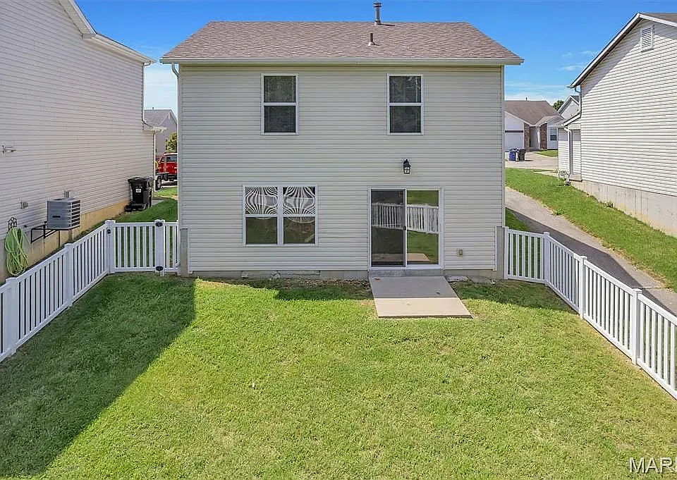3 bed, 2.5 bath, 1910 sqft, $2,300 — Photo 4