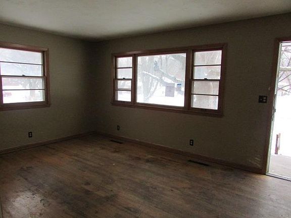 3rd image of 1317 Meadow Dale Dr