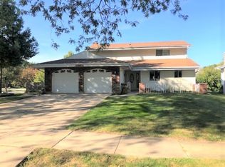 135 Hingham Ln, Bloomingdale, IL 60108