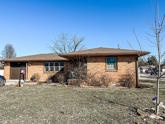 2nd image of 829 Maplewood Dr