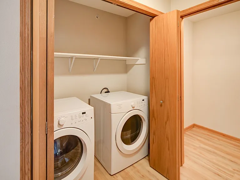 Fairhaven Court Apartments — Photo 34