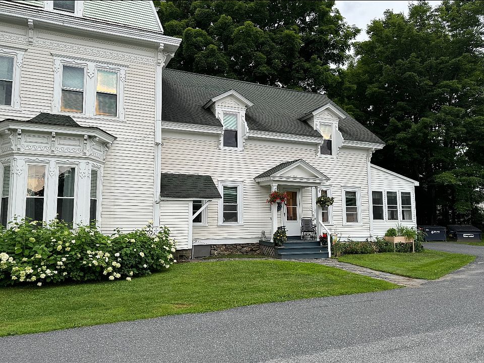 2nd story large apartment with 2 BR, plenty of storage and walking distance to amenities in quiet building!