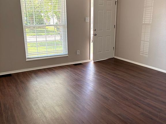 4th image of 4076 Fox Island Dr