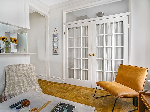 3rd image of 210 W 88th St APT 3R