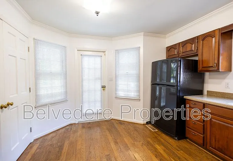 8 Barrett Pl — Photo 6