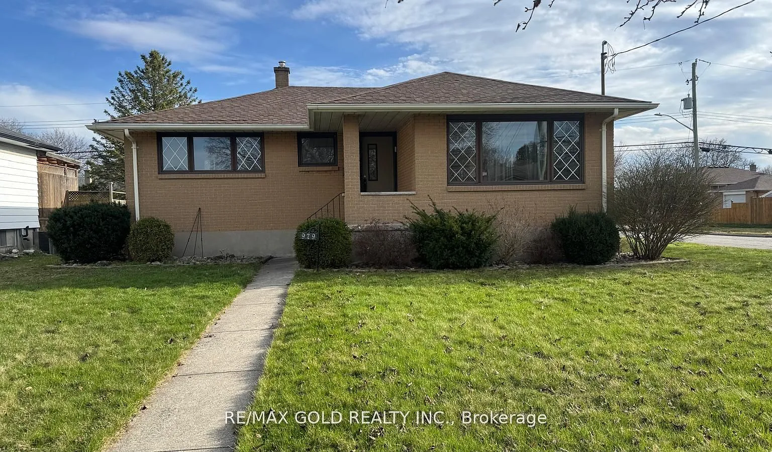 4 bed, $2,500 — Photo 1