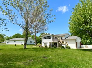 101 Caroline Dr, Louisville, IL 62858