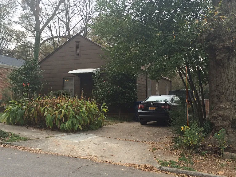 1230 Barnes St NW — Photo 2