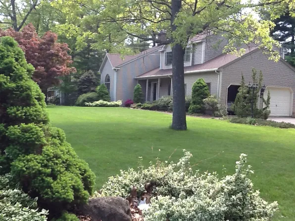 10 Roxbury Rd, Plantsville, CT 06479