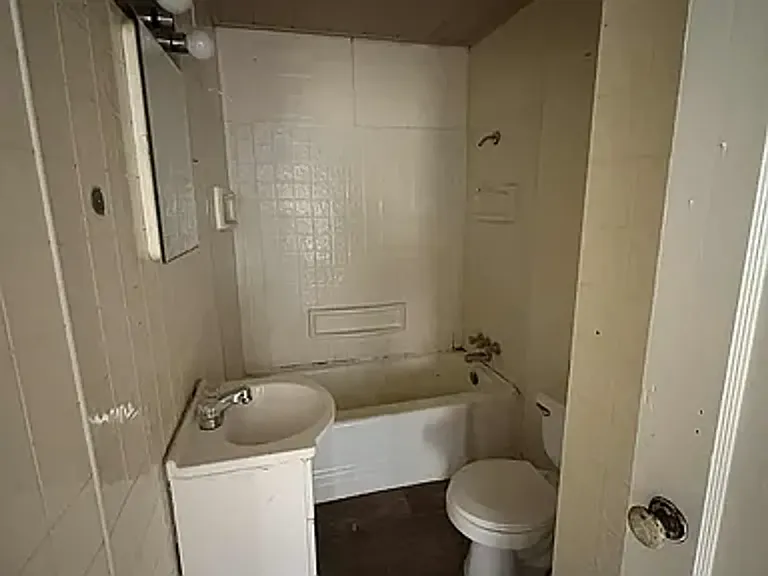 517 W Cherry St — Photo 5