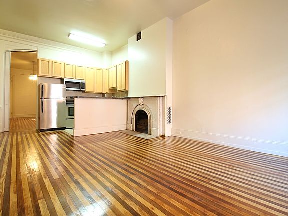 2nd image of 2122 Walnut St #2F