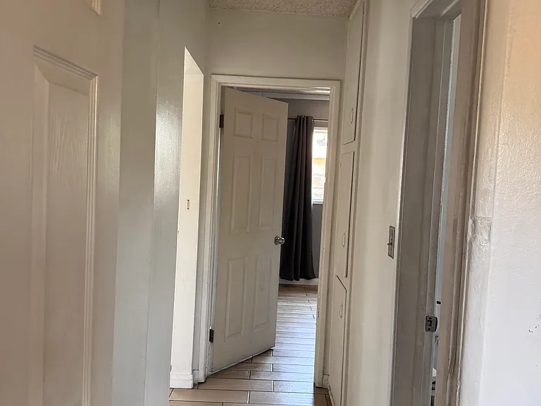 2770 1/2 Glenwood Pl — Photo 14