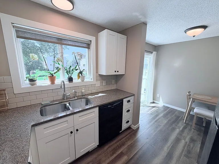 15539 Flight Way — Photo 7