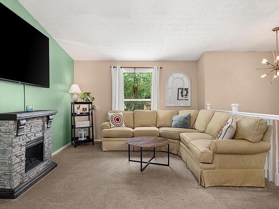 5th image of 995 Swanton Ct
