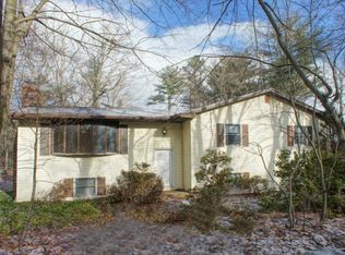 128 Balson Rd, Stroudsburg, PA 18360