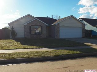 17692 S Santa Fe St, Mounds, OK 74047