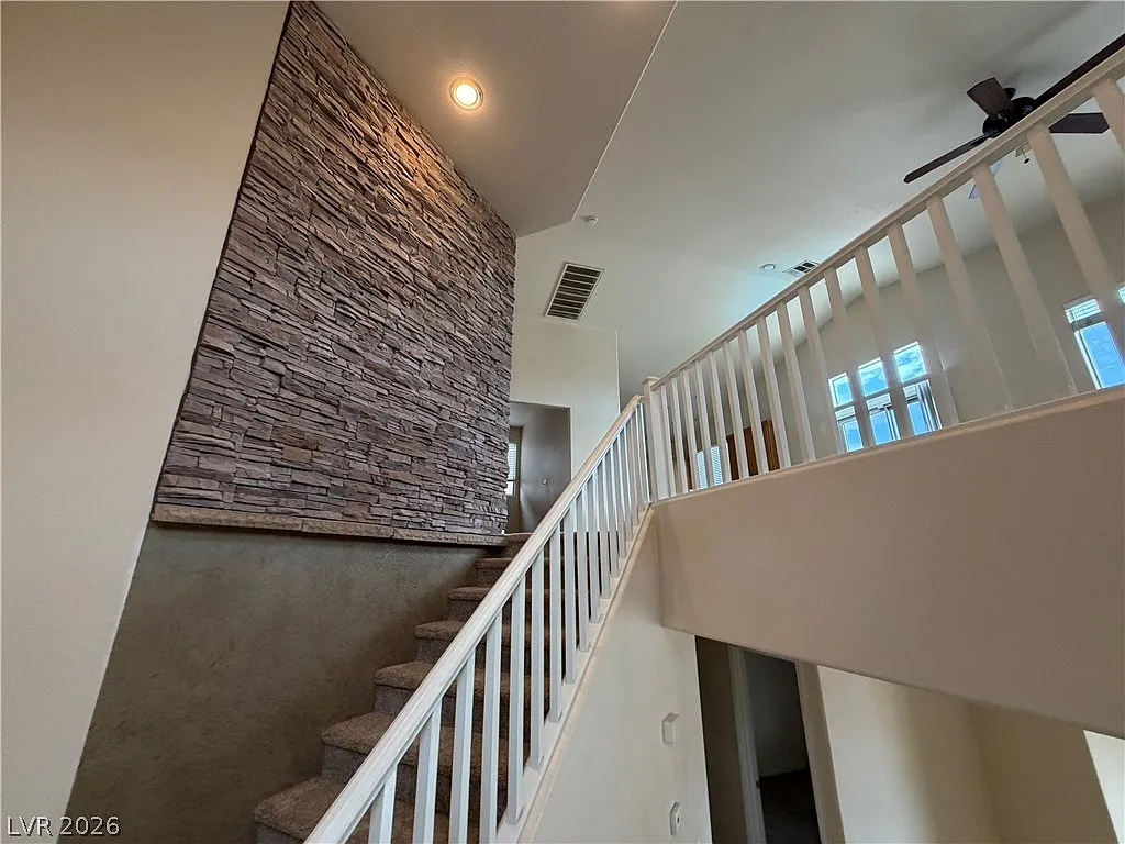 3 bed, 2.5 bath, 1957 sqft, $2,395 — Photo 3