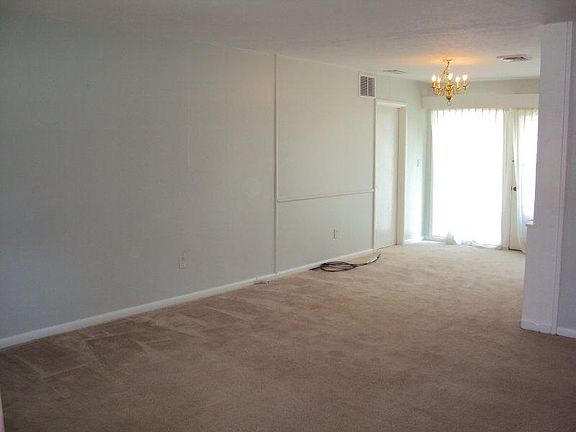 4th image of 128 Lones Dr