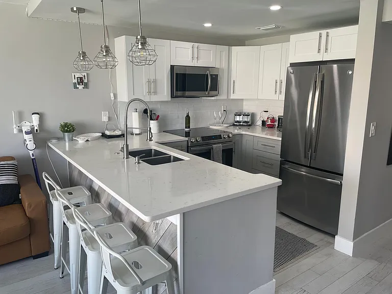 6801 Indian Creek Dr #305 — Photo 8