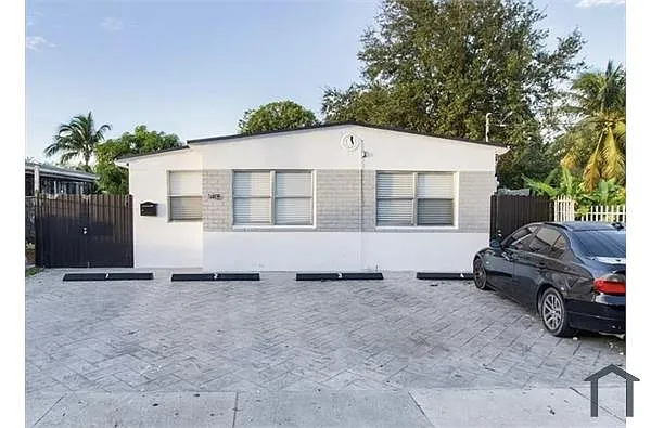 Building Photo - 1415 NW 34th St #3