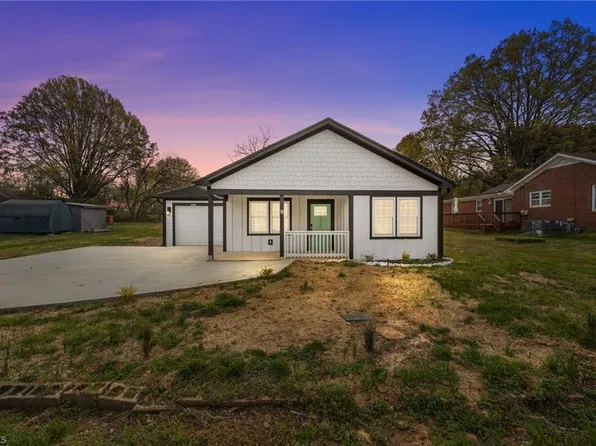 122 S School St, Burlington, NC 27217