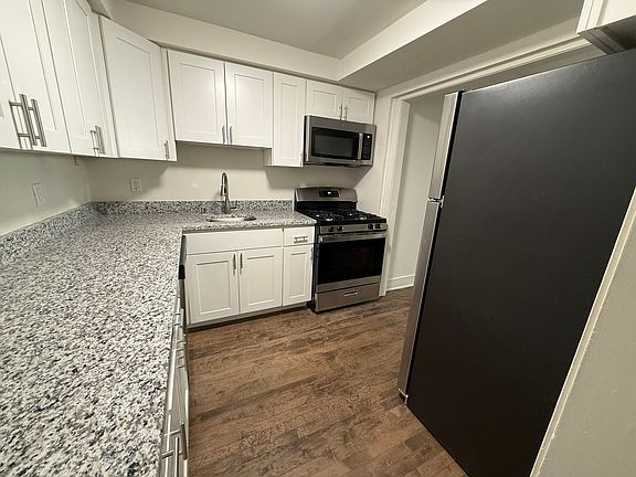 5th image of 913 E Kilbourn Ave APT 43