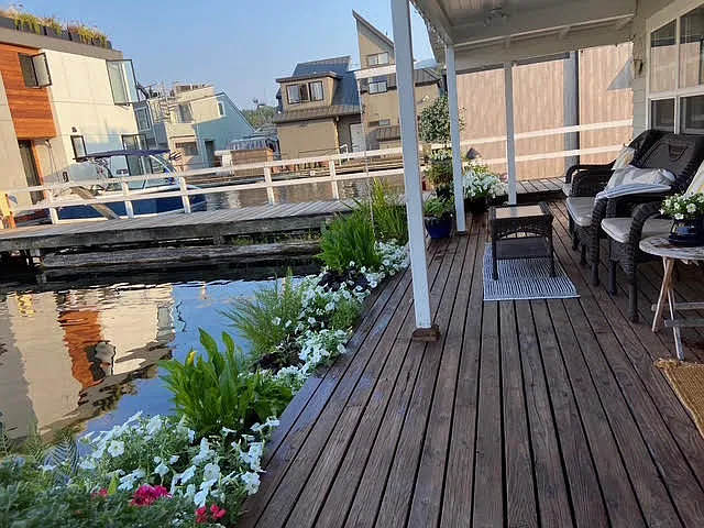 Enjoy outdoor dining and relaxing. Garden/flower boxes await your personal touch.