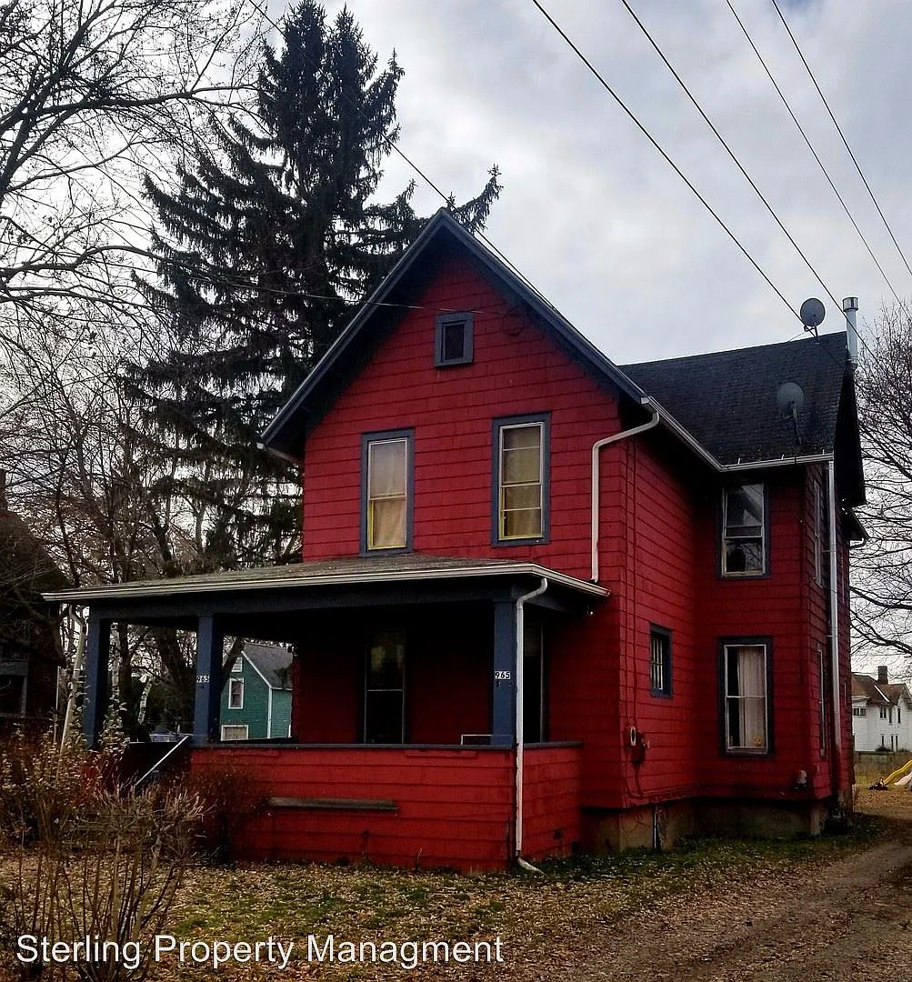 965 Oak St photo 1